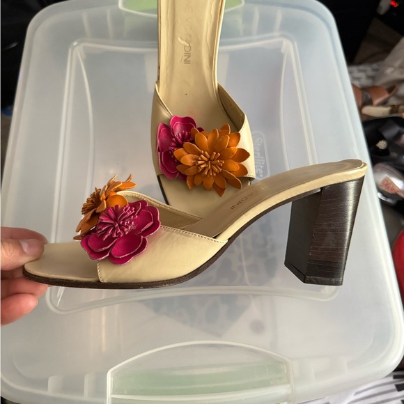 Beautiful mule sandal - Picture 2 of 3